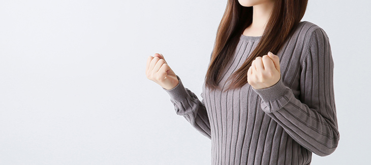 意気込む女性の画像